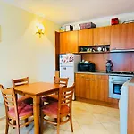 Victoria Two Bedroom Sunny شقة *