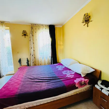 Victoria Two Bedroom Sunny Lägenhet Slăntjev Brjag