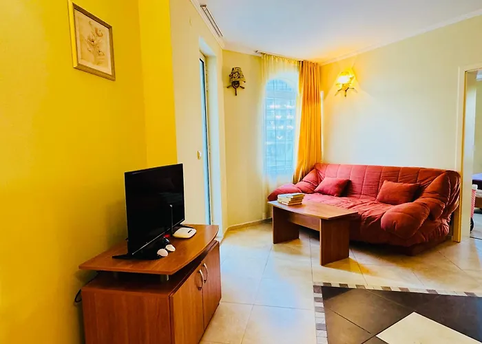 Victoria Two Bedroom Sunny *